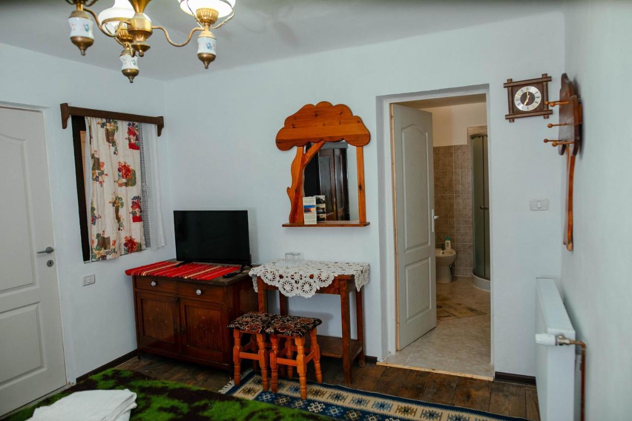 Affittacamere Casa Pe Valea Hartibaciului Barcut Esterno foto